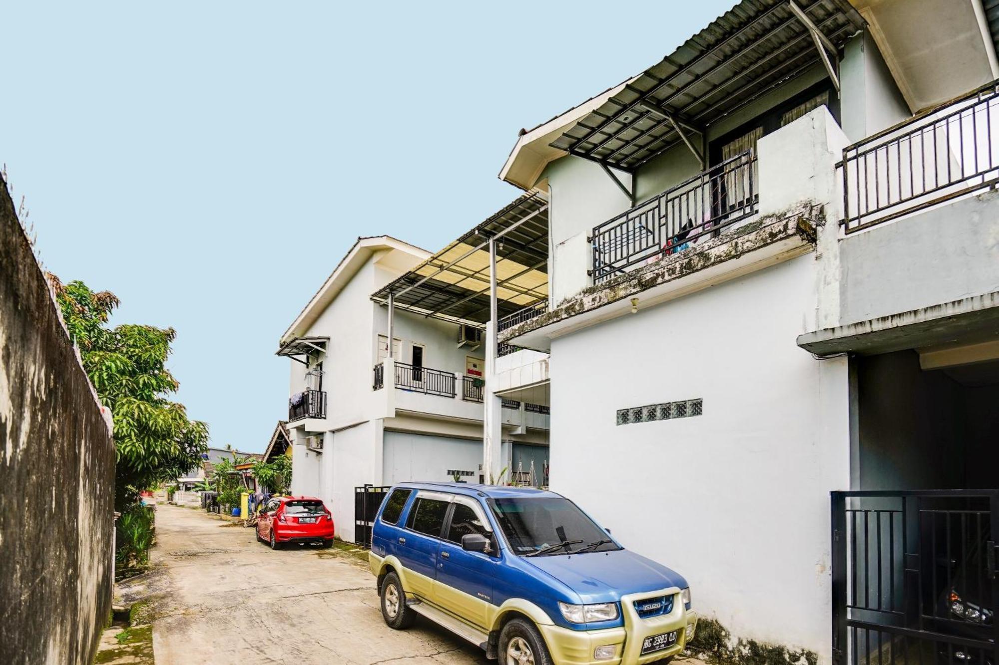 Oyo Life 92046 Garuda Residence Palembang Exteriör bild